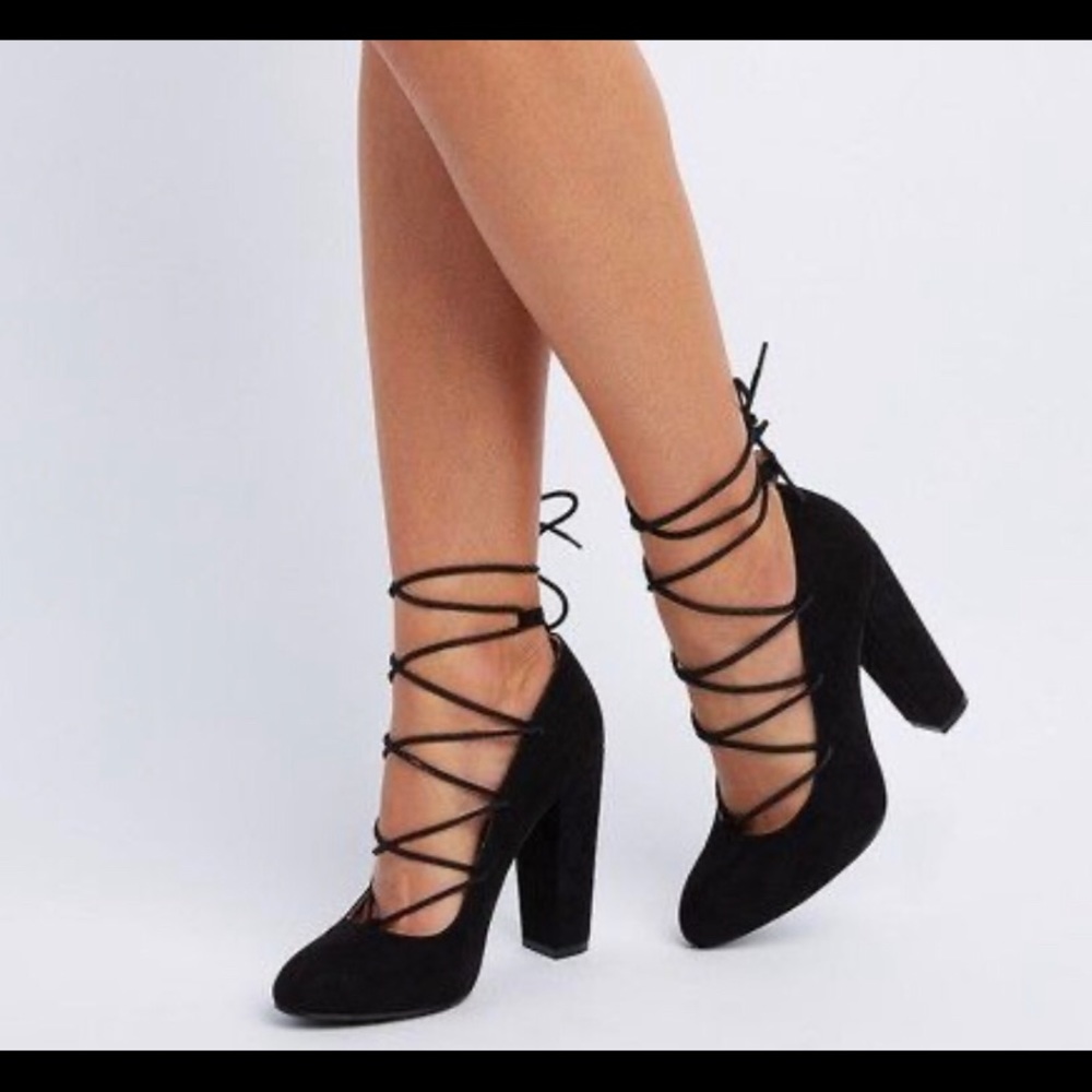 Black Lace-Up Chunky Heeled Pump